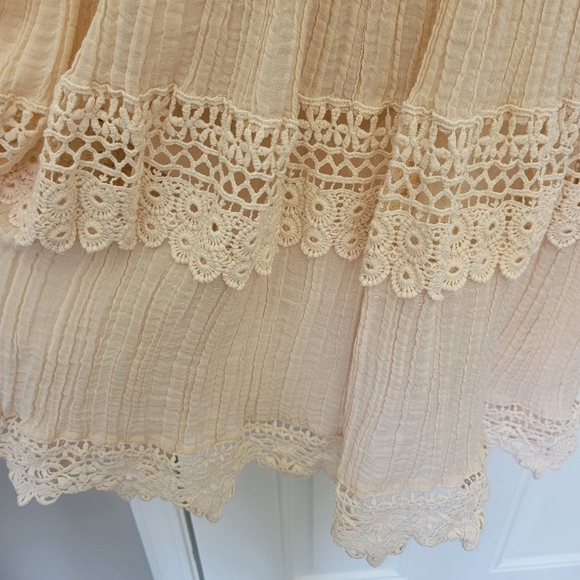 GUESS Gauzy Crinkly Crochet Lace Smocked Off The Shoulder Tiered Dress Small - Picture 6 of 13